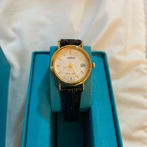 Lorus watch quartz is beautiful for women.New